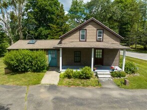 593 Town St in Moodus, CT - Building Photo - Building Photo
