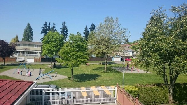 7337 Jubilee Av in Burnaby, BC - Building Photo - Building Photo