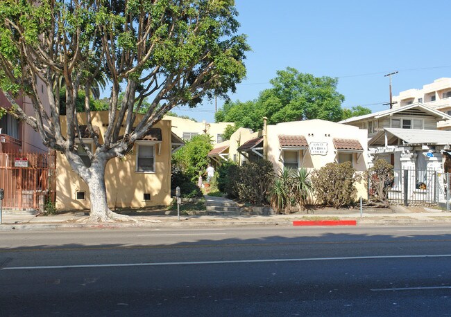 1351-1355 N La Brea Ave in Los Angeles, CA - Building Photo - Building Photo