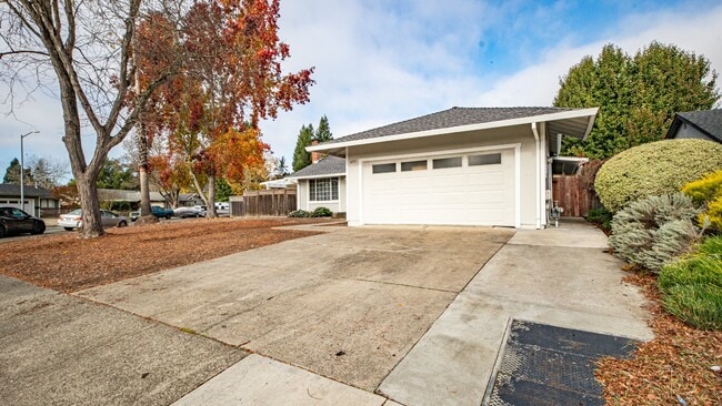 493 Landsdown Cir in Rohnert Park, CA - Building Photo - Building Photo