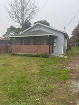 5676 Arboga Rd in Olivehurst, CA - Building Photo