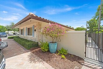 8 NE 14th Ave, Unit 2 in Pompano Beach, FL - Foto de edificio - Building Photo