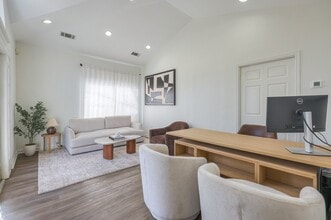 Warner Park Commons in Nashville, TN - Building Photo - Building Photo