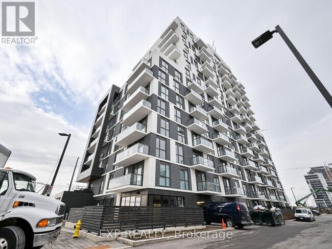 345-1345 Wheat Boom Dr. in Oakville, ON - Building Photo - Building Photo