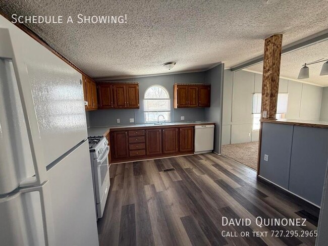 6944 Country Ln in Belleville, MI - Building Photo - Building Photo