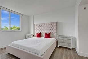 2600 NE 187th St in Aventura, FL - Building Photo