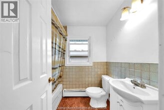 40 Beechwood Crescent in Chatham, ON - Building Photo - Building Photo