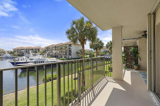 1601 Marina Isle Way in Jupiter, FL - Foto de edificio - Building Photo