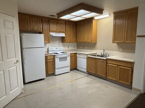 9514 Hinton Ave in Delhi, CA - Building Photo - Building Photo