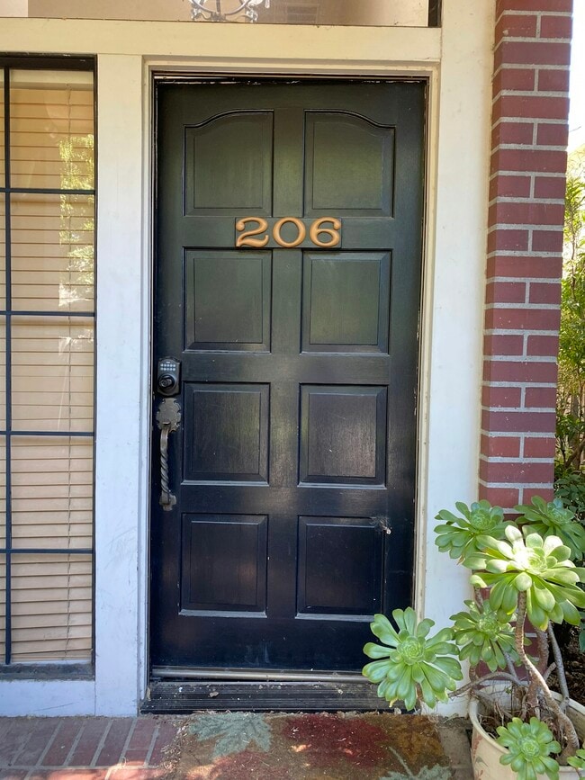 206 2nd St in Davis, CA - Building Photo - Building Photo