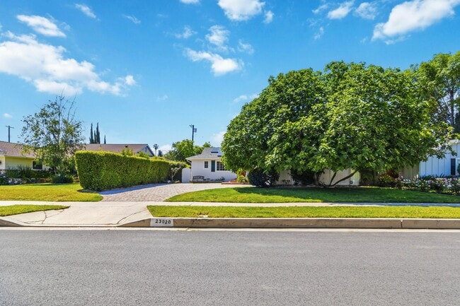 23020 Haynes St in Los Angeles, CA - Building Photo - Building Photo