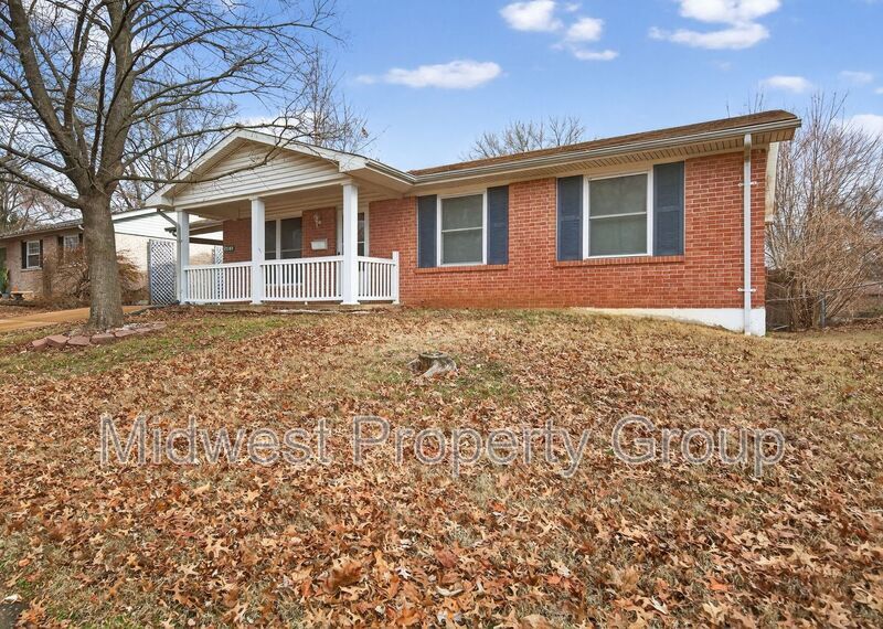 2244 Millvalley Dr in Florissant, MO - Building Photo