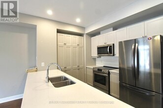 527 Triangle St in Ottawa, ON - Building Photo - Building Photo