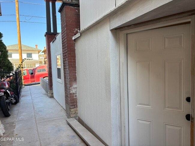 property at 1408 Arizona Ave