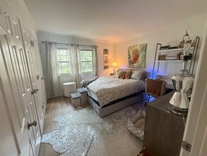 2 Center Rd in Towson, MD - Foto de edificio - Building Photo