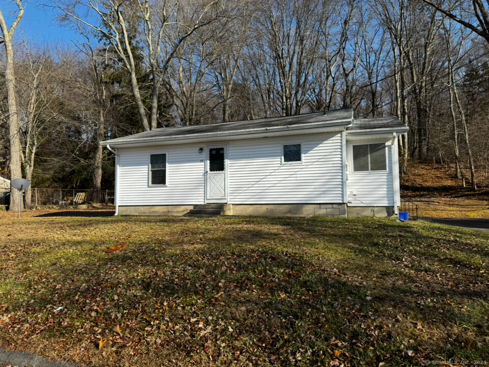 25 Wawecus Hill Rd in Norwich, CT - Building Photo