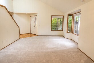 3737 247th Ave SE in Issaquah, WA - Building Photo - Building Photo