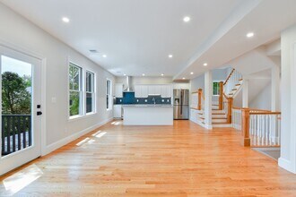 20 Lee St, Unit 3 in Boston, MA - Foto de edificio - Building Photo