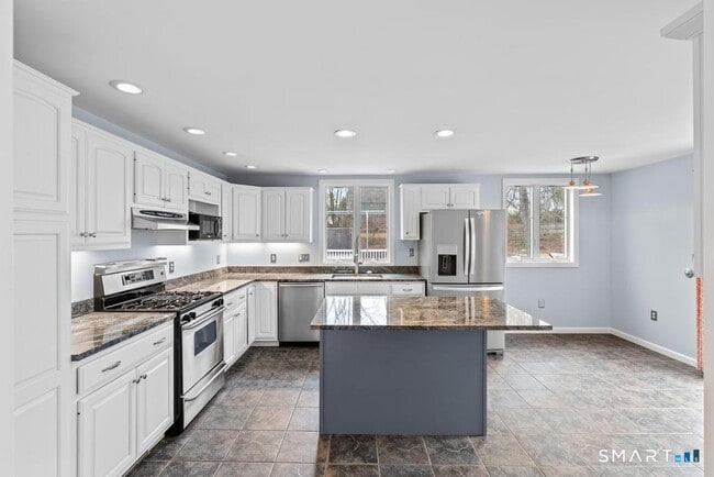 83 Meadowbrook Rd in West Hartford, CT - Building Photo - Building Photo