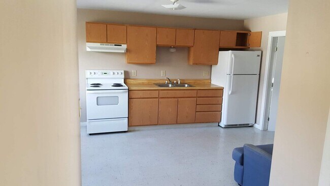 93 Market St in Fort Kent, ME - Building Photo - Building Photo