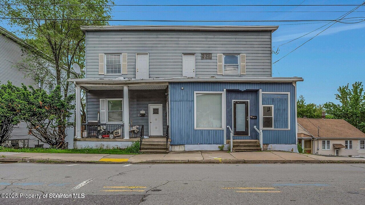 1202 Main St in Dickson City, PA - Building Photo