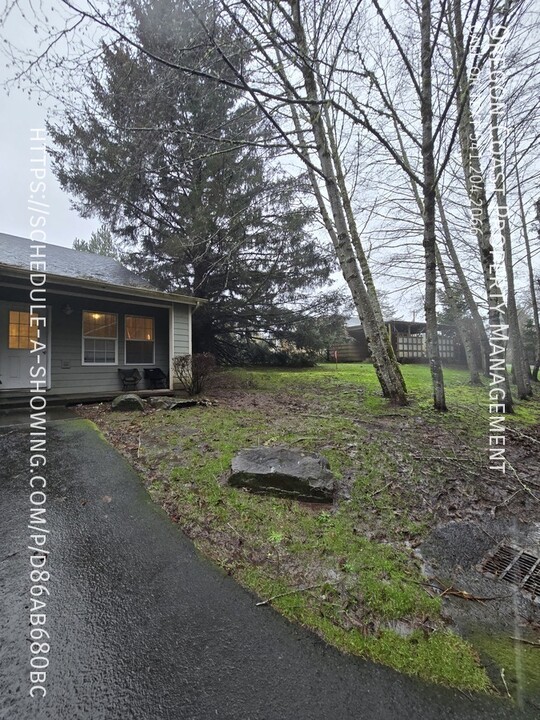 3324 NE Surf Ave in Lincoln City, OR - Building Photo