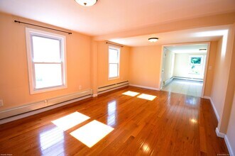23-25 Railroad Ave-Unit -#25 in Farmington, CT - Building Photo - Building Photo