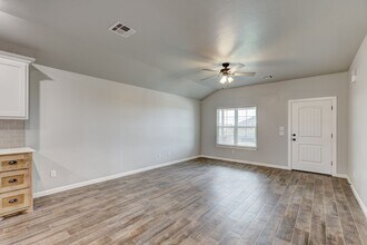 634 Juniper St in Washington, OK - Building Photo - Building Photo