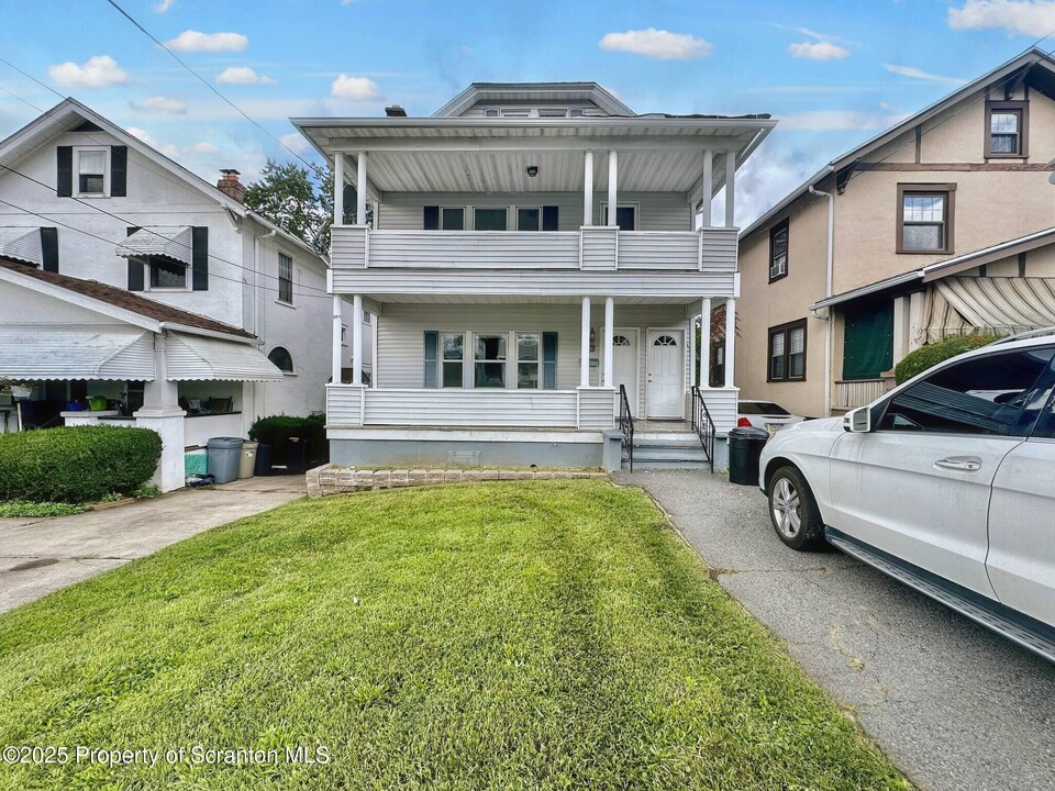 1509 N Webster Ave in Dunmore, PA - Building Photo