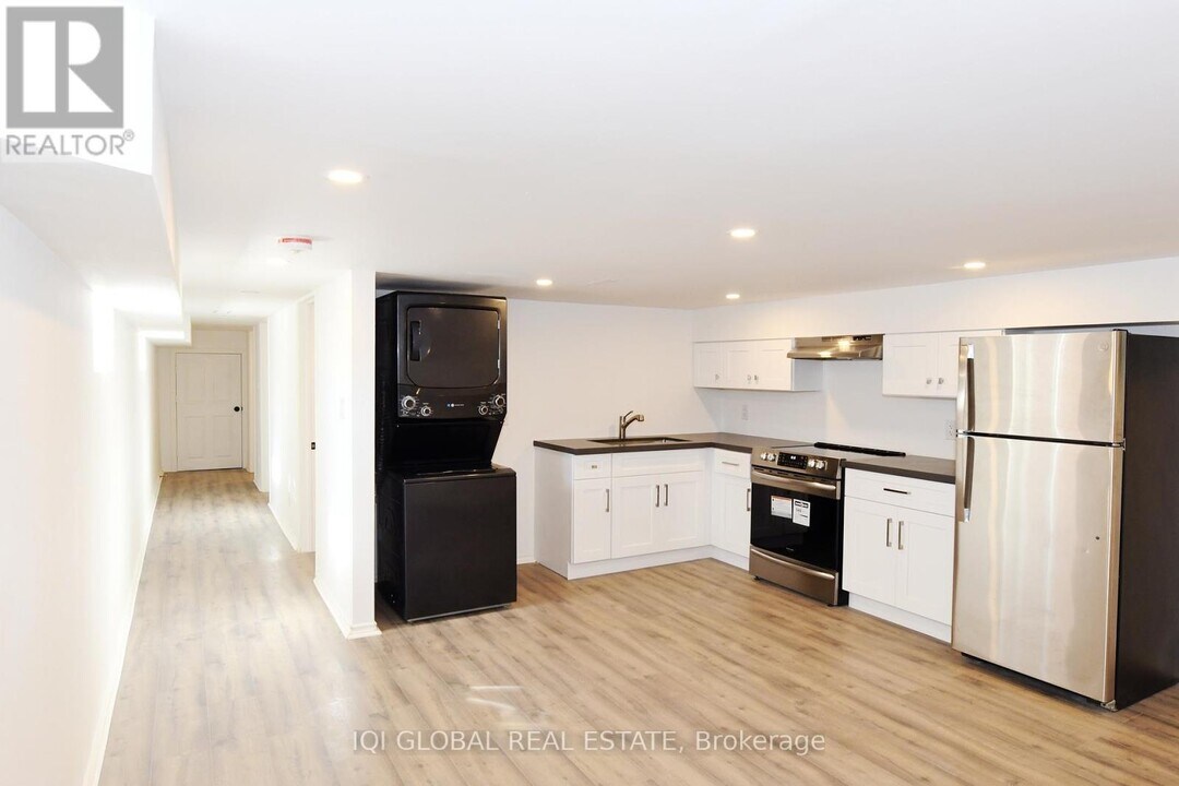 2509-2509 Dufferin St in Toronto, ON - Building Photo