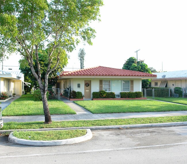 1945 NE 171st St in Miami, FL - Building Photo - Building Photo