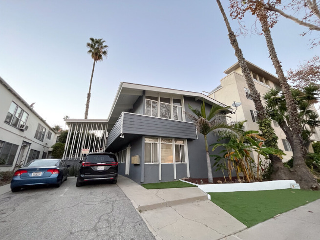 451 S Oakhurst Dr in Beverly Hills, CA - Building Photo