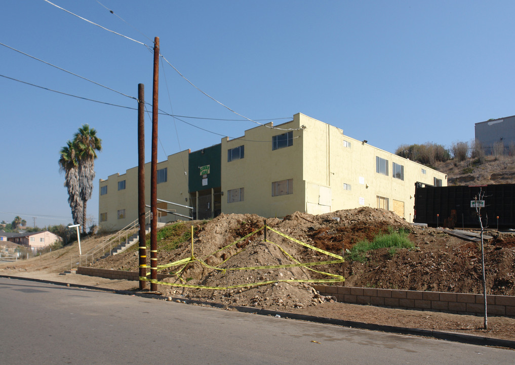 5014 Auburn Dr in San Diego, CA - Foto de edificio