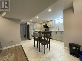 1176 Milburn St in Peterborough, ON - Building Photo