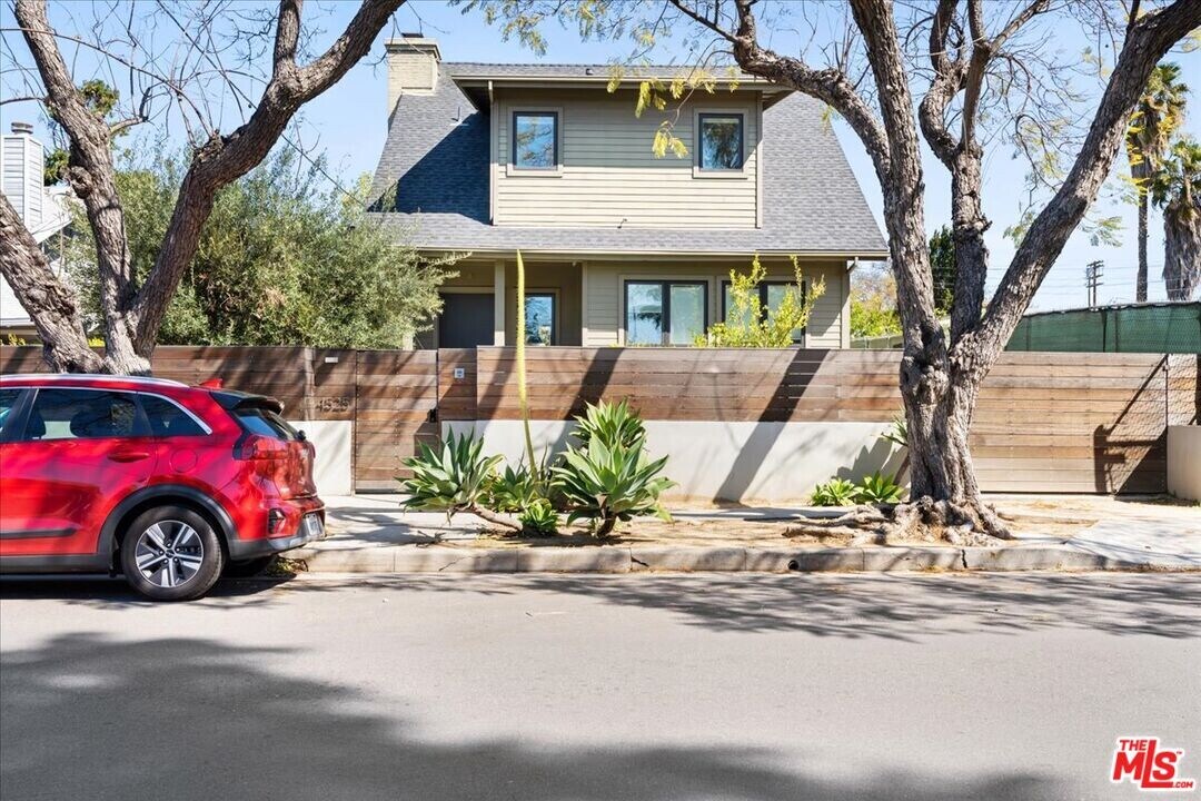 4525 Melbourne Ave in Los Angeles, CA - Building Photo