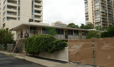 2422 Cleghorn St in Honolulu, HI - Building Photo - Building Photo