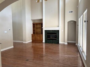 3405 Hillpark Ln in Carrollton, TX - Building Photo - Building Photo