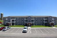 Dreamsville Apartments in Dyersville, IA - Foto de edificio - Building Photo