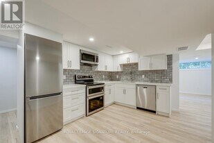 37 Archerhill Dr in Toronto, ON - Building Photo