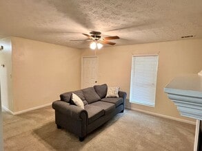 3 Log Ct in Newnan, GA - Building Photo - Building Photo