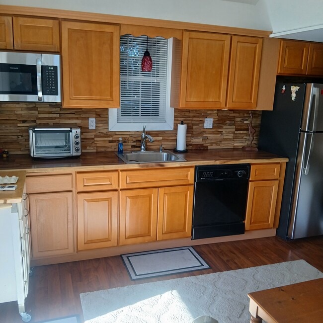 105 Pulaski St, Unit Pool house