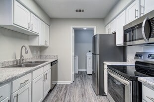 Rutland Place in Macon, GA - Building Photo