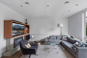 1928 Templeton Dr in Vancouver, BC - Building Photo - Building Photo