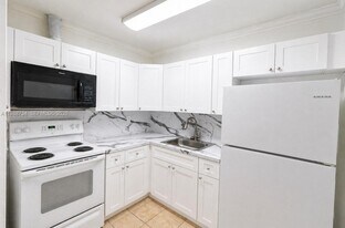 7190 W 11th Ct in Hialeah, FL - Building Photo