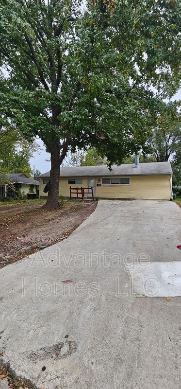 property at 11221 Palmer Ave