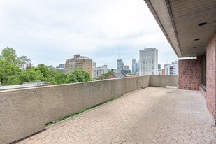 1500 Pine Ave W in Montréal, QC - Building Photo