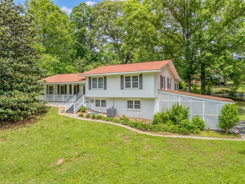 83 Summit Ridge Cir SE in Cartersville, GA - Building Photo