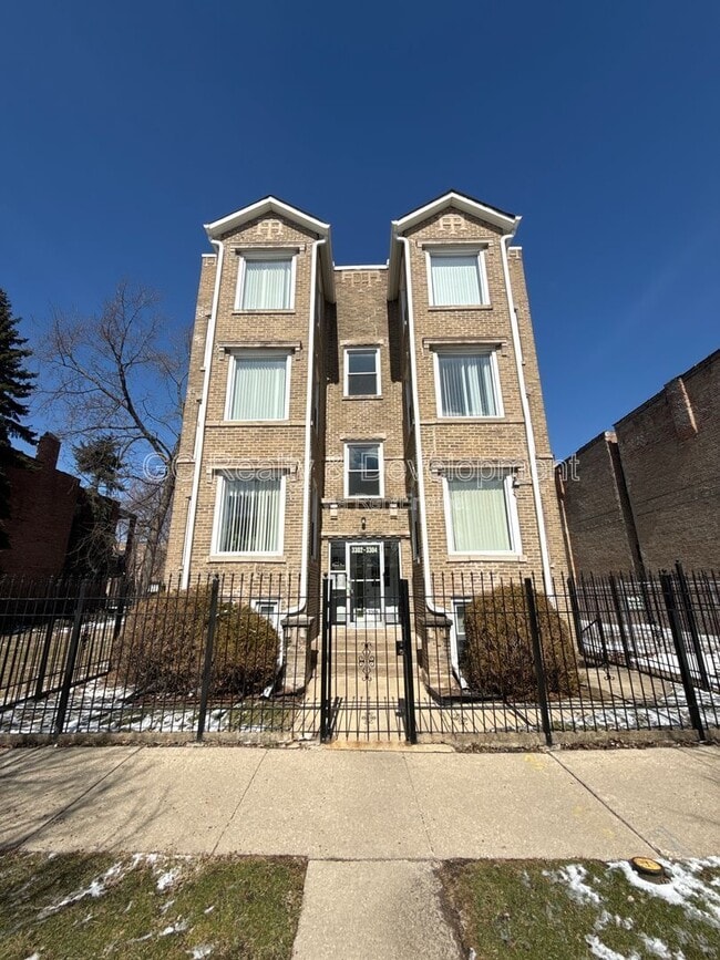 property at 3302 W Fulton Blvd