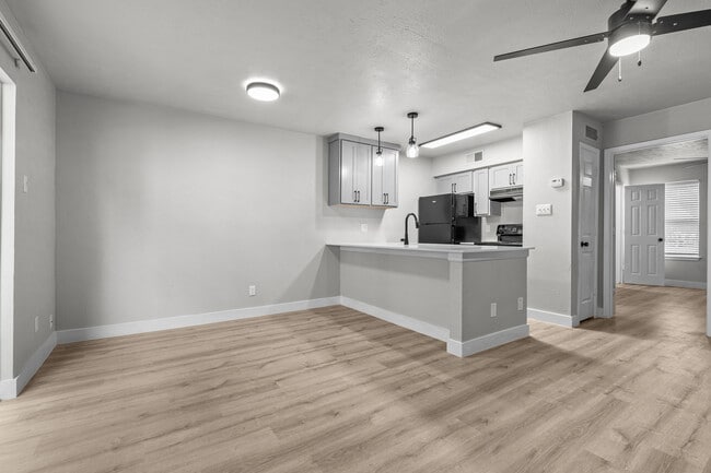 Winding Way Apartments in Dallas, TX - Foto de edificio - Building Photo