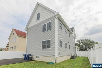 24 Henry Pl in Hackensack, NJ - Building Photo - Building Photo